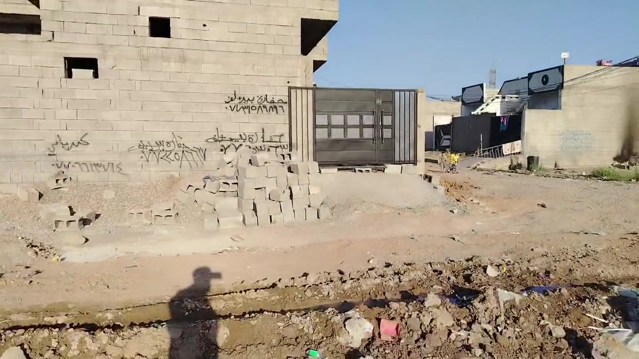 السلام عليكم ورحمة الله وبركاته
بيت ١٥٠متر للبيع ركن مجاري كامل
صب لاش مي واصله مكانه رجيبات
قرب محطة الشمس سعره ٤٥وبي مجال ***********
