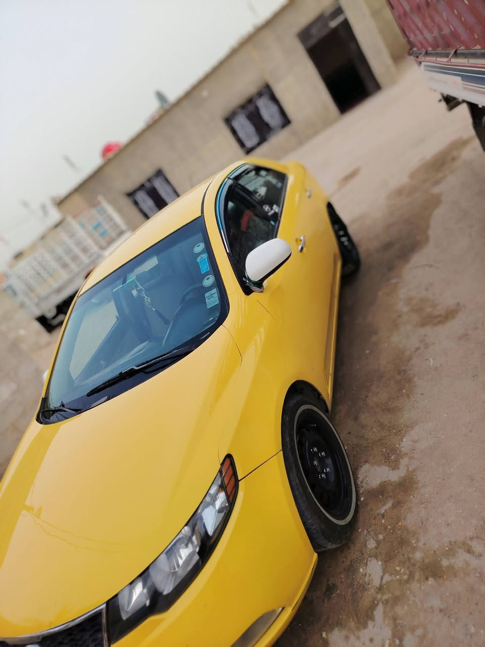 السلام عليكم كيه فورتي للبيع 2010 وارد أمريكي مكينه 2000 جديده رقم بابل انكليزي التفاصيل الأتصال علئ الرقم ***********
