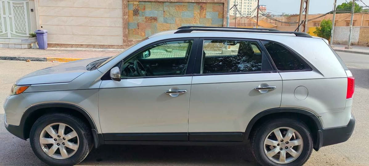 سورنتو 2012  وارد مريكي رقم كربلاء سنويه جديده 2030.
 (7 راكب) تحكم الستيرن جهتين اشاير بالمري كامره خلفيه وشاشه بالمرايه
بابين مبادلات بدون صبغ يعني مكفوله من الصبغ مكينة أربعه سلندر  السعر 135************ كربلاء, العراق
