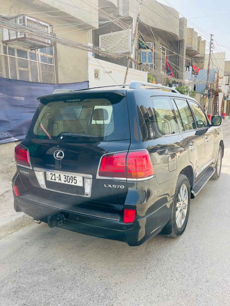 السلام عليكم
لاندكروز لكزز 2011

 سياره جديده بدون صبغ بيها الباب الخلفي والجاملغ الخلفي راشيهن كلير  مو صبغ ركز اكلير 

سياره ماشيه حقيقي 148 الف

كلشي بيها مكفول 

 السعر 340$ وبيها شي بسيط 

***********
