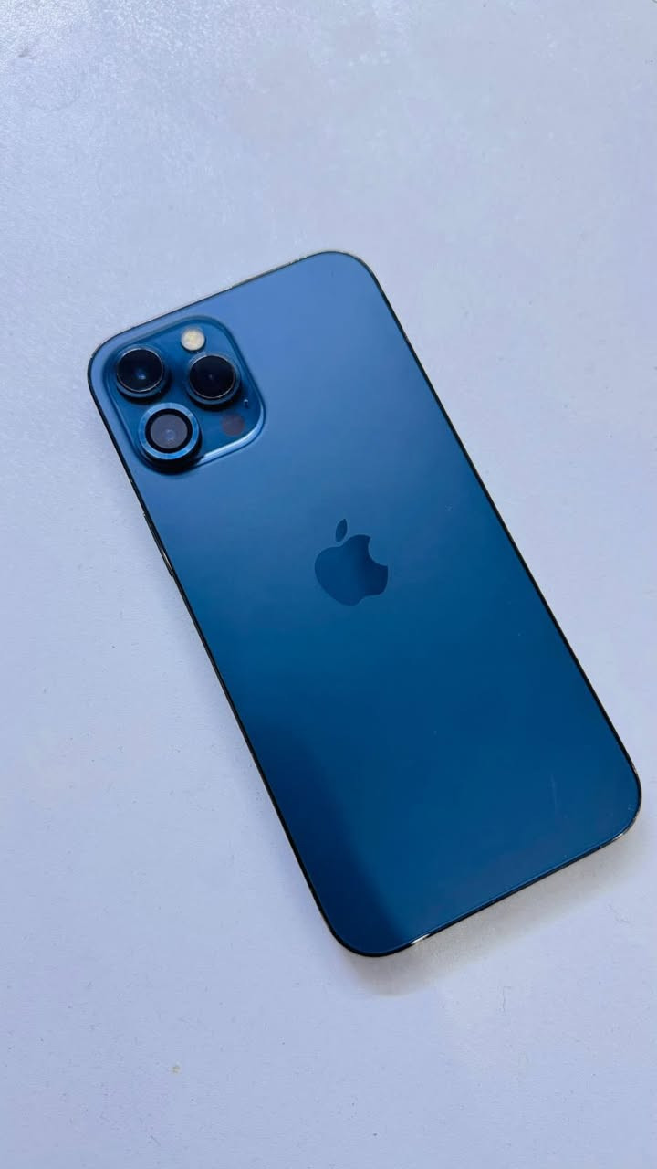 السلام عليكم 

iPhone 12 Pro Max 
الجهاز نظيف وما مفتوح ابد ذاكرة 512 بطارية 79 صرف الشحن مالتة كلش زين تفحصة وين ما يعجبك اي خلل بي يرجع الجهاز مال بيت وكلش محافظين علية السعر 550 وبي مجال تگول سعرك هواي وبالسوك ارخص الجهاز ذاكرتة عالية وقليل هيج ذاكرة *********** اتصال واتس موجود
