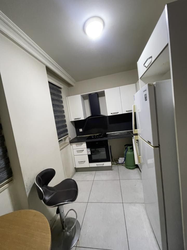 ‎شقة للإيجار – مؤثثة بالكامل
‎📍 الموقع: طريق كسنازان – بالقرب من مدينة ألعاب مجد لاند

‎✨ المواصفات:
‎• شقة مؤثثة بالكامل وجاهزة للسكن
‎• تحتوي على 2 غرفة نوم واسعة
‎📞 للاتصال والاستفسار: ***********
