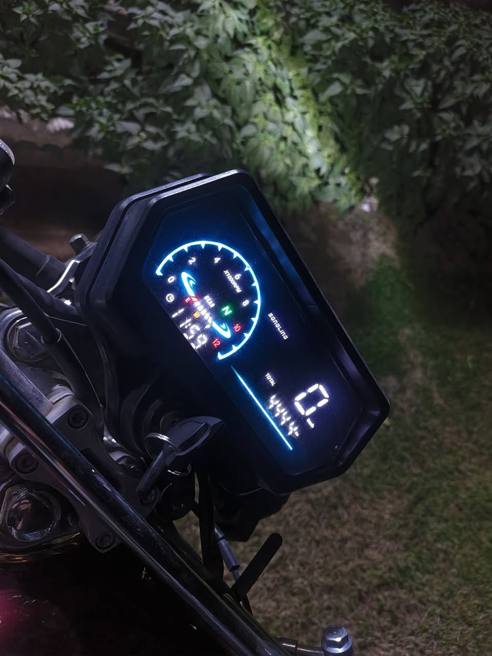 دراجة سيفان 24 اوراق سلف
شاشة الكتروني
ويل كب 
دراجة حلوة ونظيفة
نقص اشاير خلفية وبك فقط
تخم تاير جوبلس اصلي
باتري جديد
السعر 550 مجالها بسيط كلش
مكانها صويرة  شارع الكازينوات 
ومتواجد خاص٫٫٫
ماراوس فقط بيع


**إذا كنت صاحب هذا الإعلان وتريد حذفه لأي سبب، رجاءا أرسل رسالة إلى الدعم الفني**