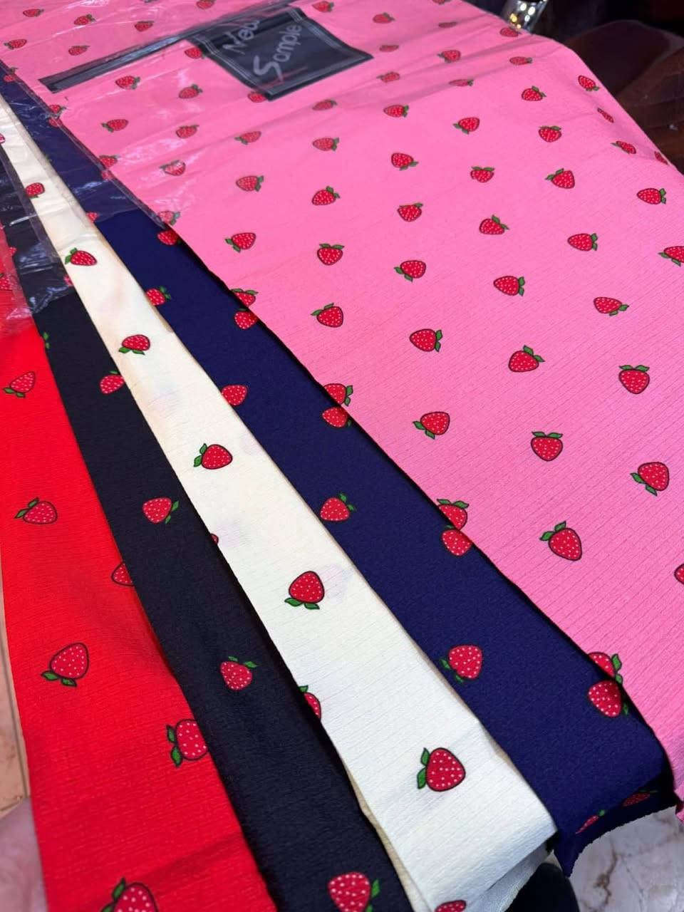 جديد 🥰🥰🥰🥰 اقماش كريشه  الأصلي نقشات درجه اولىً الثكيل  سعر القطعه  4 لف درزن كامل 5 قطع للحجز واتساب ***********

يتوفر توصيل 🚗🚗 بكل محافضات العراق خلال ٢٤ ساعه راسلونا وتدللون
