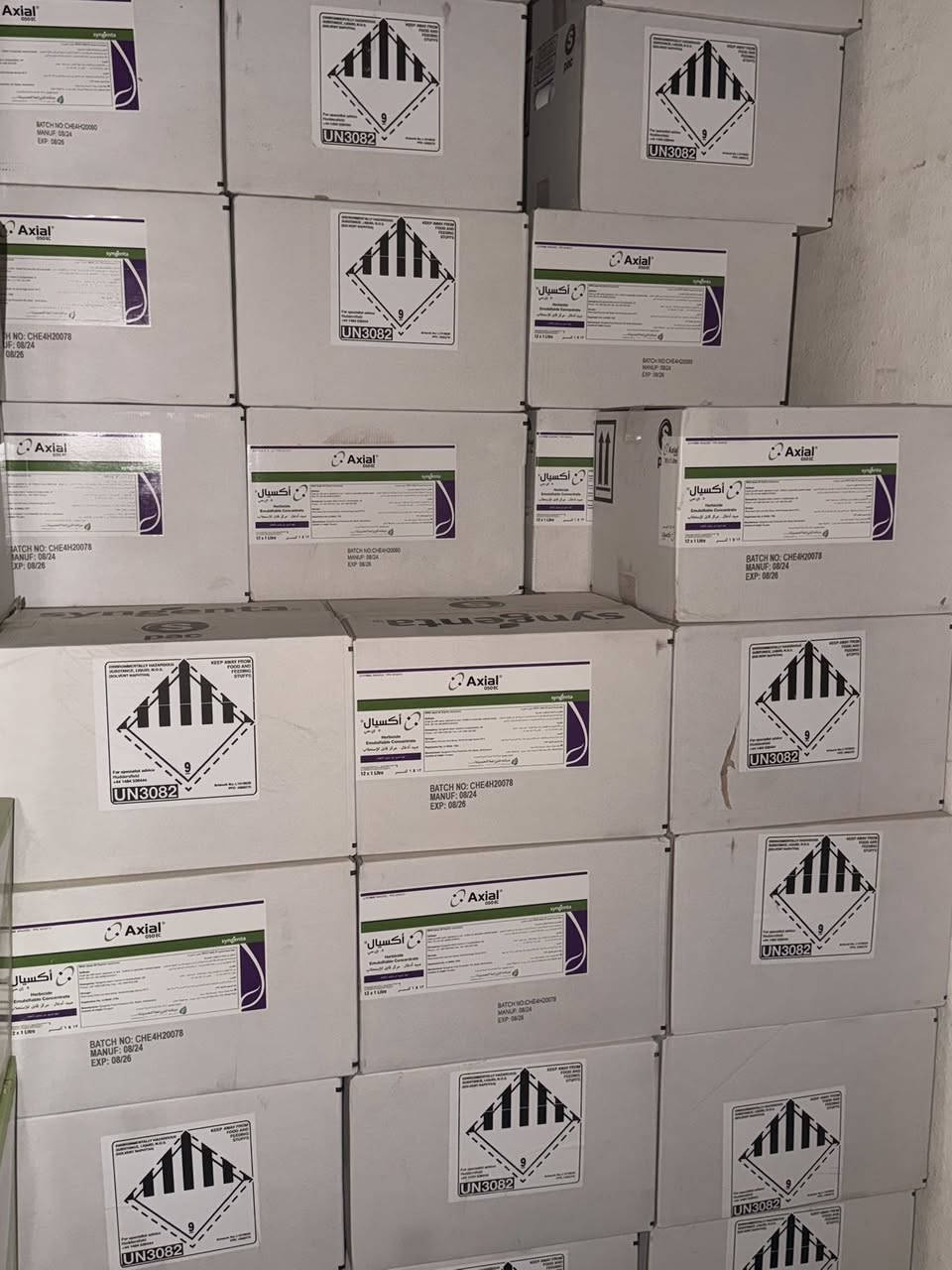السلام عليكم الاخوة المزارعين الكرام …
نود أعلامكم بوصول وجبة جديدة من …

مبيد أكسيال (Axial) هو مبيد عشبي انتقائي يستخدم لمكافحة الحشائش النجيلية في محاصيل الحبوب، مثل القمح والشعير. يحتوي على المادة الفعالة Pinoxaden، والتي تعمل على تثبيط إنزيم ACCase الضروري لنمو الحشائش، مما يؤدي إلى وقف نموها وموتها.

مميزات مبيد أكسيال:
 • فعال ضد مجموعة واسعة من الحشائش النجيلية، مثل الشيلم ( رويطة )
 • آمن على محاصيل القمح والشعير عند استخدامه بالجرعات الموصى بها.
 • يمتص بسرعة عبر الأوراق، مما يجعله فعالًا حتى في الظروف المناخية غير المثالية.
 • يمكن خلطه مع بعض مبيدات الحشائش الأخرى لمكافحة الحشائش العريضة الأوراق.

@الجميع

(للطلب والاستفسار : 📞***********/ ***********)

العنوان 🕹️ : واسط الصويرة شارع الحلة
متوفر خدمة توصيل لكافة محافظات العراق 🚗
