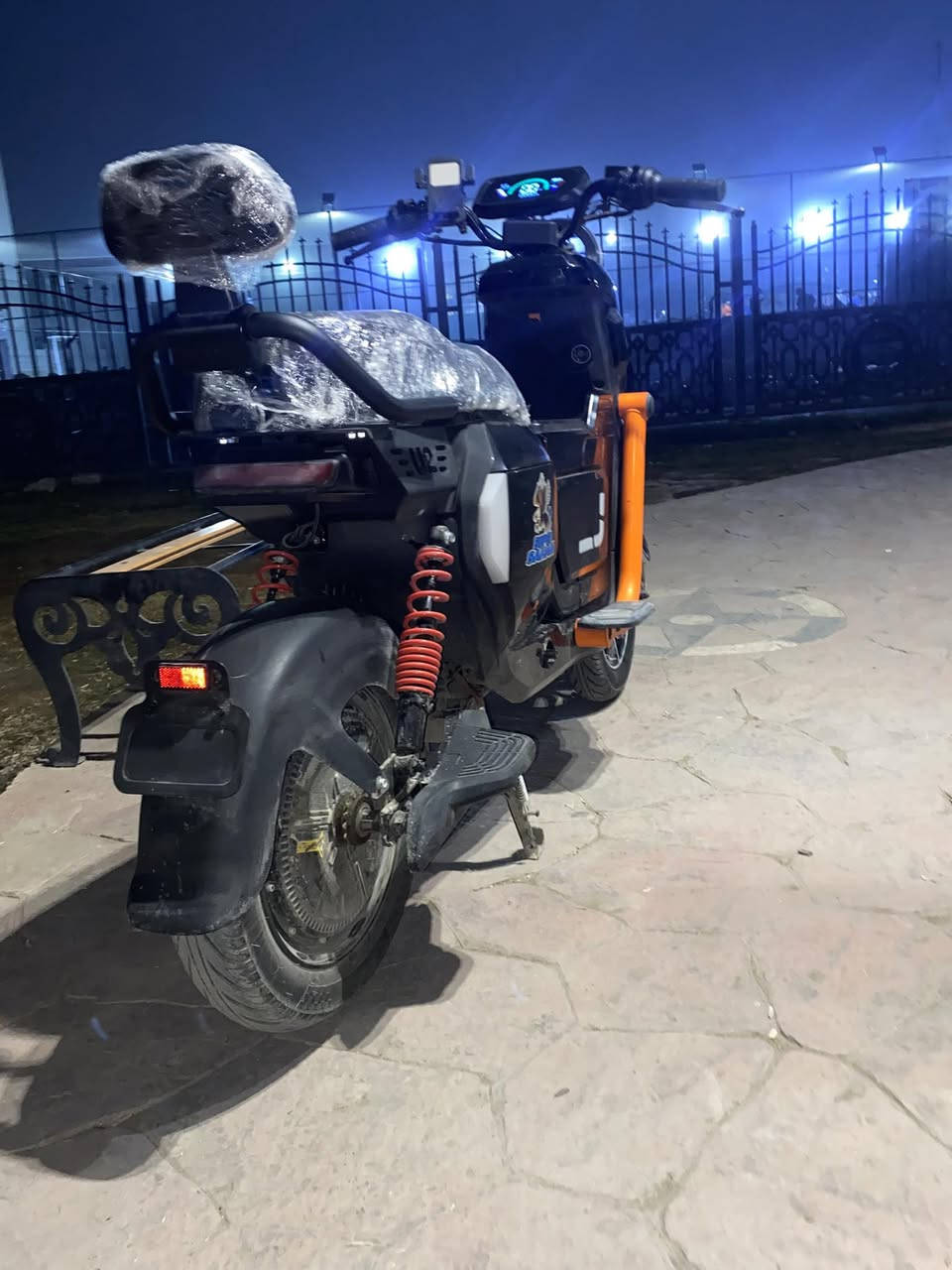 دراجه شحن للبيع بغداد
البطاريه ليثيوم
الملف2500
لايت زنون
سرعه 65
السعر 700وبيها مجال للشراي فقط
المكان بغداد
للتواصل ***********
