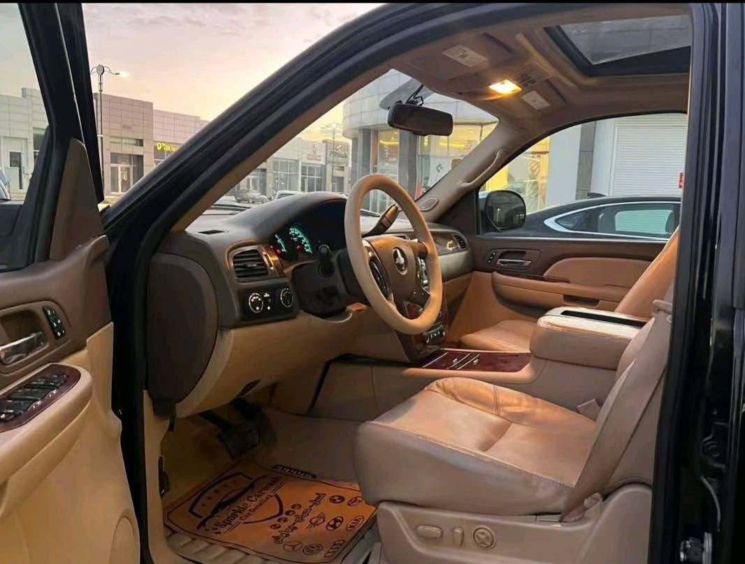 تاهو خليجي 2009 LTZ ملاحظة سياره مكفولة تجديده ومابين أي نقص بشرط كير محرك بدي حداديه كلشي بشرط تخم تايرات جديد عليها . مكان اسياره البصره. للسفسار***********. سعر سياره 145 وبيه مجال
