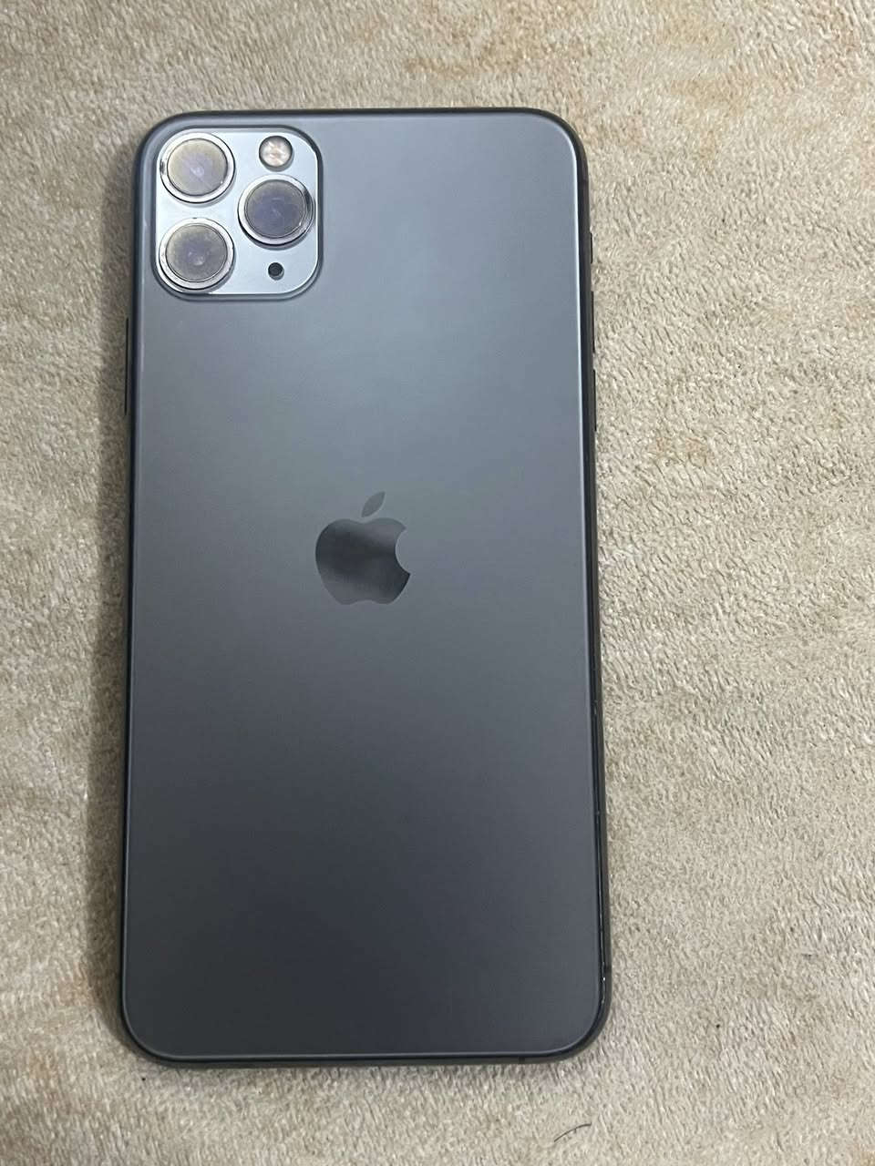 آيفون 11برو ماكس شاشه اصليه بطاريه62
البصمه غير شغاله تجي تفحص صوت شريحه كلشي شغال 
السعر 250قفل قفل الرقم***********واتساب تواصل
