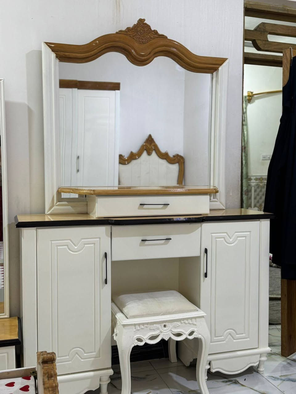 غرفه خشب صاج تفصال تركي سعرها ٢٥٠٠ جديده مامستخدمه صارخمس ايام طلعت من النجار ضيق المكان خلانه نبيعها ***********محمودالاسدي
