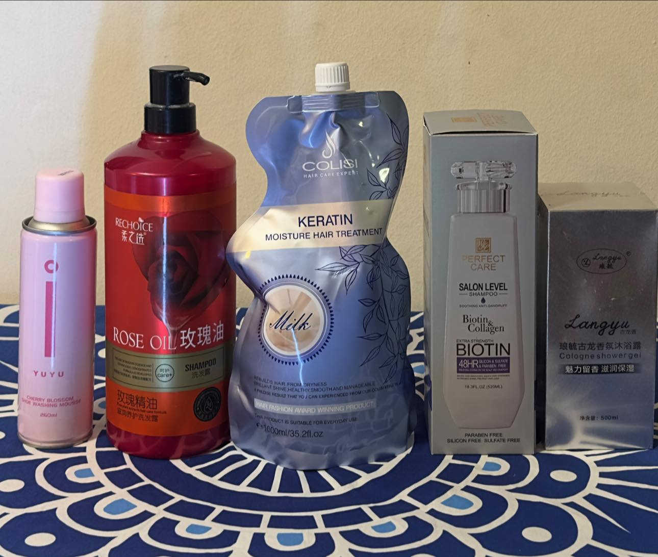 البكج بسعر 25 الف
 المكون  من  خمس قطع
 شامبو عدد 2 من اختيارك و كرياتين 1و غسول جسم 1  من اختيارك ……. مع هديه  ملمع حقائب 👜 👛 🧳 و احذيه
 
كل هذا بسعر 25 الف  والتوصيل 🚚🚚مجاني

.
✨ دلالِك يبدأ من أطراف شعرك حتى نعومة بشرتك! ✨
هل تبحثين عن سر الإطلالة الصالونية في منزلك؟ لقد جمعنا لكِ النخبة في مجموعة واحدة لتكوني دائماً في قمة أناقتك.
🧖‍♀️ روتين العناية بالشعر (الاحترافية الفائقة):
 * شامبو زيت الزيتون من RECHOICE: تنظيف عميق وتغذية طبيعية تعيد الحيوية لشعرك من الجذور.
 * مجموعة الكيراتين (Perfect Care & Colisi): وداعاً للتقصف والجفاف! علاج مكثف بالكيراتين وجوز الهند يمنحك شعراً ناعماً كالحرير ولمعاناً لا يقاوم.
🛁 روتين العناية بالجسم:
 * لوشن الاستحمام المغذي من Langyu: بتركيبة pH 5.5 المتوازنة، ليمنح بشرتك ترطيباً فائقاً ونعومة تدوم طوال اليوم.
🌟 لماذا تختارين هذه المجموعة؟
 * ✅ خالية من السلفات والبارابين.
 * ✅ مناسبة للاستخدام اليومي.
 * ✅ نتائج فورية من أول استخدام.
> "لأنكِ تستحقين الأفضل.. دللي نفسكِ الآن!"

📍 متوفر الآن لفترة محدودة!
للطلب أو الاستفسار، تواصلوا معنا عبر الخاص


**إذا كنت صاحب هذا الإعلان وتريد حذفه لأي سبب، رجاءا أرسل رسالة إلى الدعم الفني**