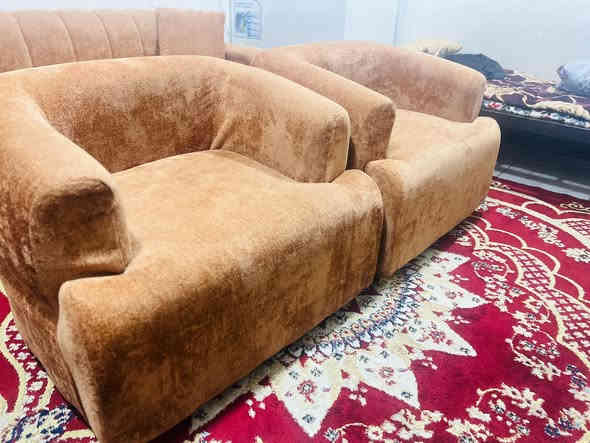 تخم مودرن 8 مقاعد مستخدم  نظافة 80 %  سعر ٢٥٠ الف مكاني بغداد اتصال ***********
