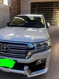 لاندكروز • ٢٠٢٠ • ديزل ٨ سلندر