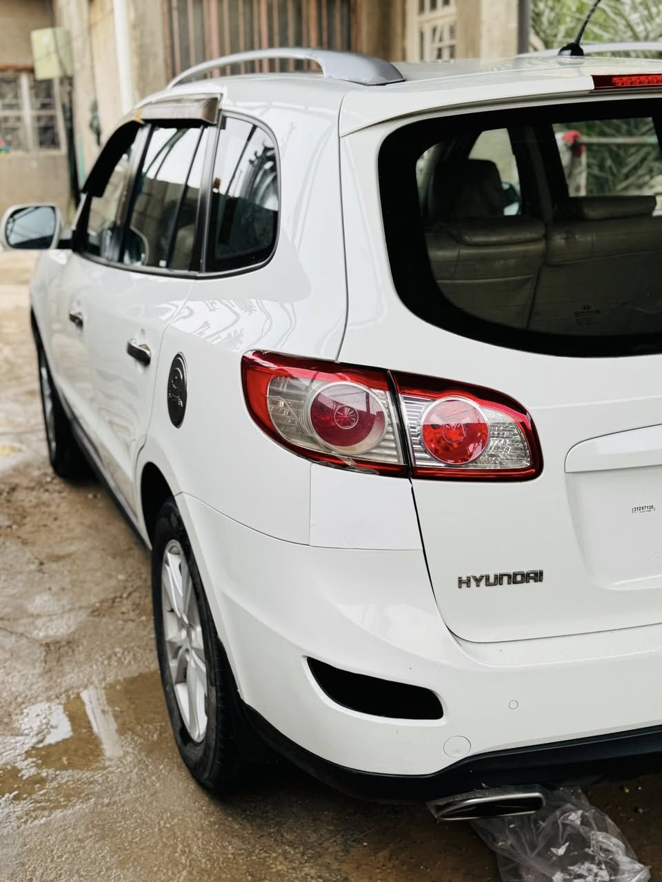 سلام عليكم سيارة سنتافي البيع  مديل 2011 موصافت فتحة 
بل سقف ومرايات شفط و تلث قطع تبريد وسبعة راكب وفورويل 
ومكينة ستة سلندر وحساسات خلفية وكامرة والسيارة مكفول  
كفالة عامة من صبغ او ضربة سيارة كاملة 
المكان بغداد العبيدي السعر 157الرقم ***********
