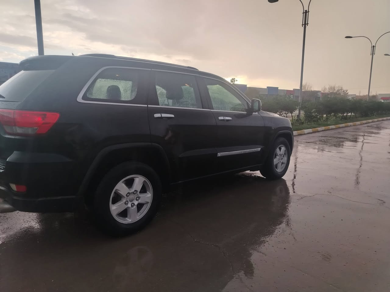 جيب لاريدو موديل 2011 بيها ثلاث قطع صبغ بدون دواخل رقم سليمانيه موجود دفتر بنزين سنويه جديد
سعر 153 وبيها مجال مكان سياره كركوك ***********
