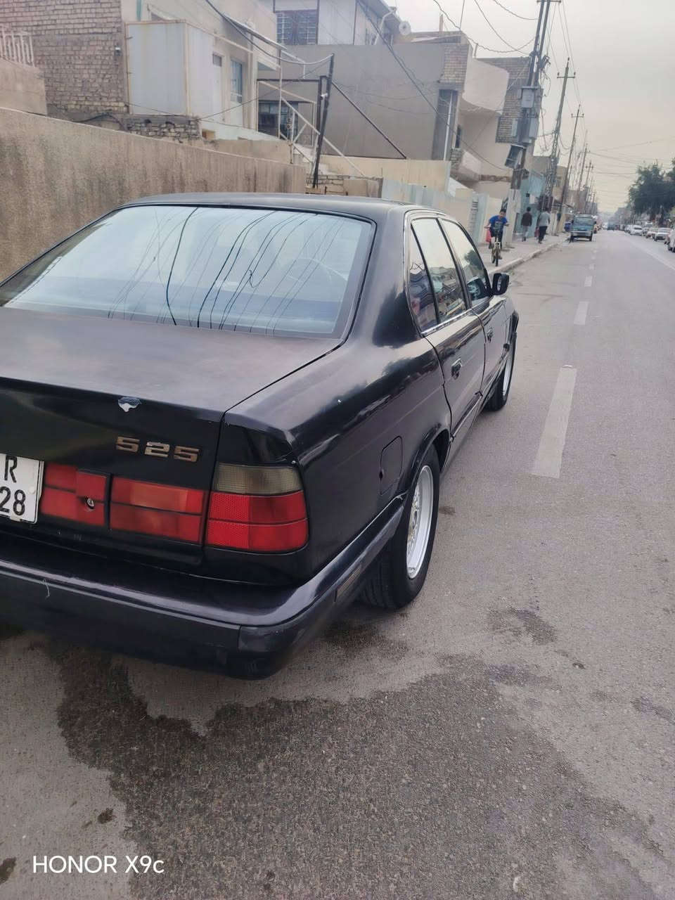 سلام عليكم بي ام دبليو للبيع حجم ٥٢٥موديل ٩١اصل وارد يابان بسمي سياره جاهزه تخم تاير  باتري كهربائي كله شغاله نقصه تبريد وسلايت فقط مكان سياره بغداد دوره ابودشير رقم هاتف ***********واتساب سعر ٥٢ بيه مجال
