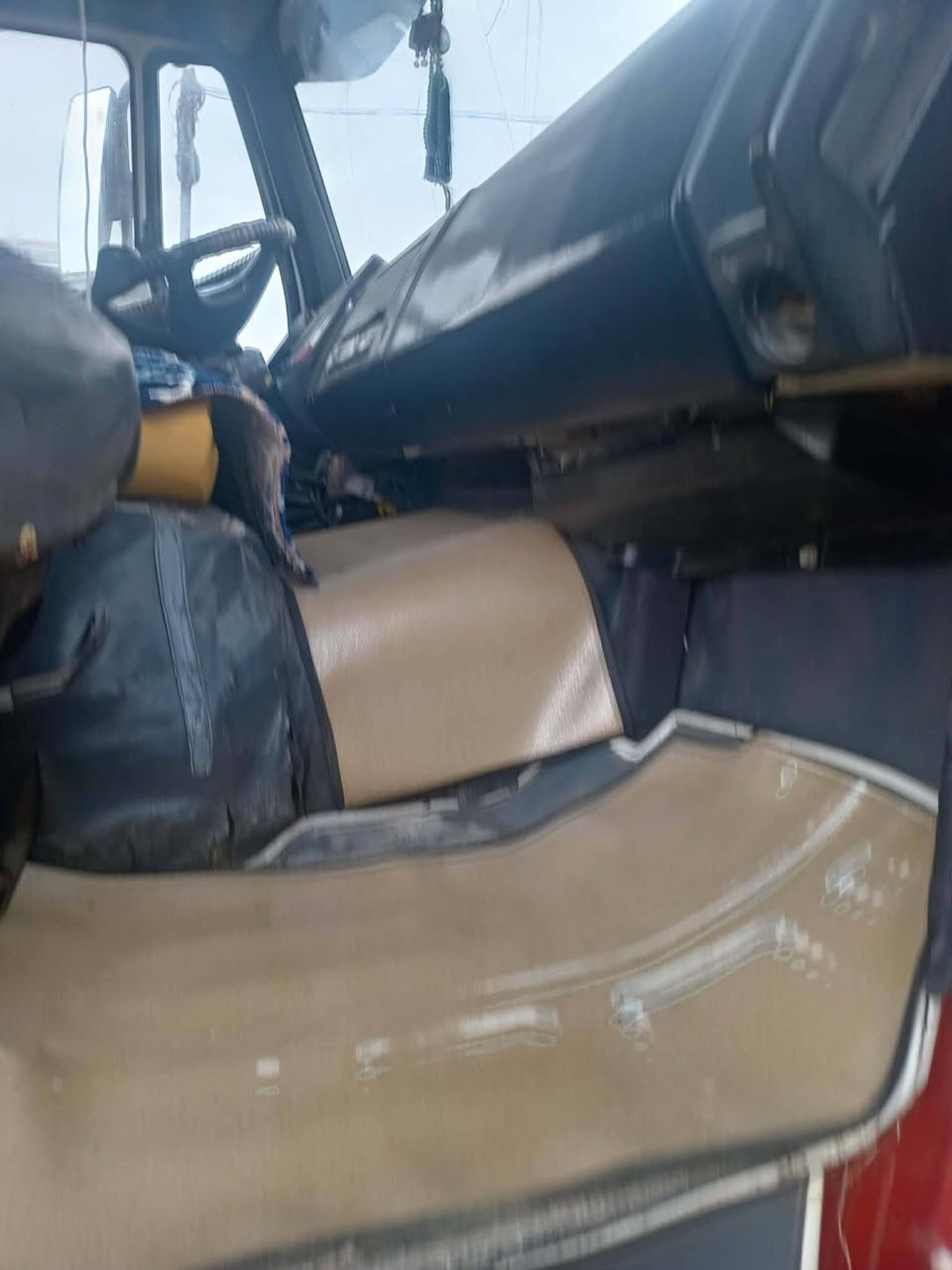 البي للبيع موديل 90 مكينه 8 كير 25 اكسن جيف رقم انگليزي سنويه 2030 مكان السياره ميسان  للاستفسار الاتصال على الرقم ***********
