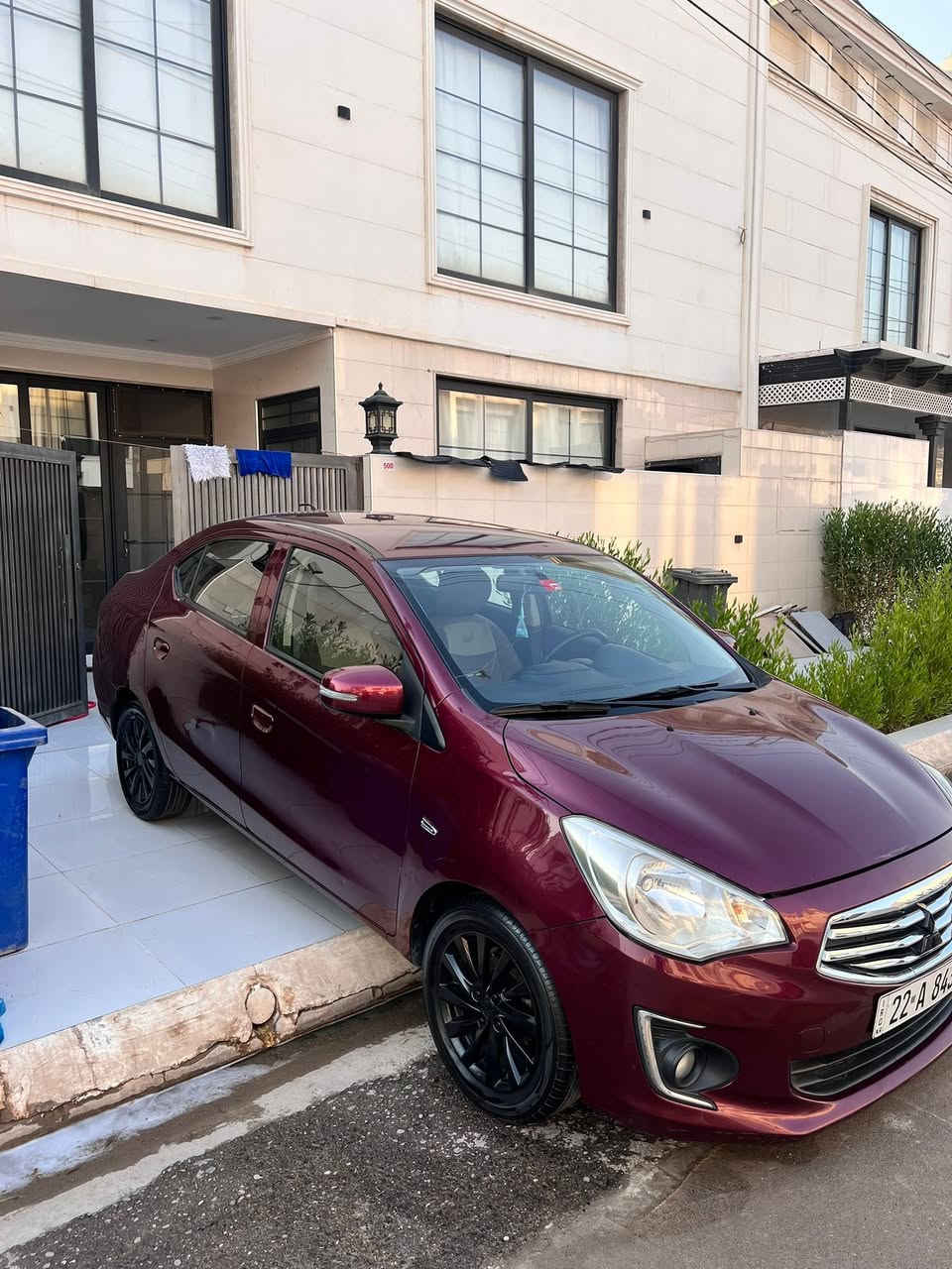 میراج ٢٠١٩ خالیجی هیچ لێدرانی نیە ٢-٣ جێی سادە کوتی گچکەی هەیە بە شەرتی گێرو مەکینە تەبرید چرکەی تێدا نیە ، سەیارەکە بە سفری لە شەریکەی هەولێر دەرهاتوە 
١٣٠ هەزار ڕۆشتوە  هەیکەل و ڕەنگی وەک خۆی ماوەتەوە لەوێنەکەن دیارە سەنەوی نوێیە هەزەی ئەو ساڵ بەسەر دەچێت 
داوای ٨٤ وەرەقەی لێدەکەم مەجەلێکی کەم 
شوێن هەولێر ، ***********
