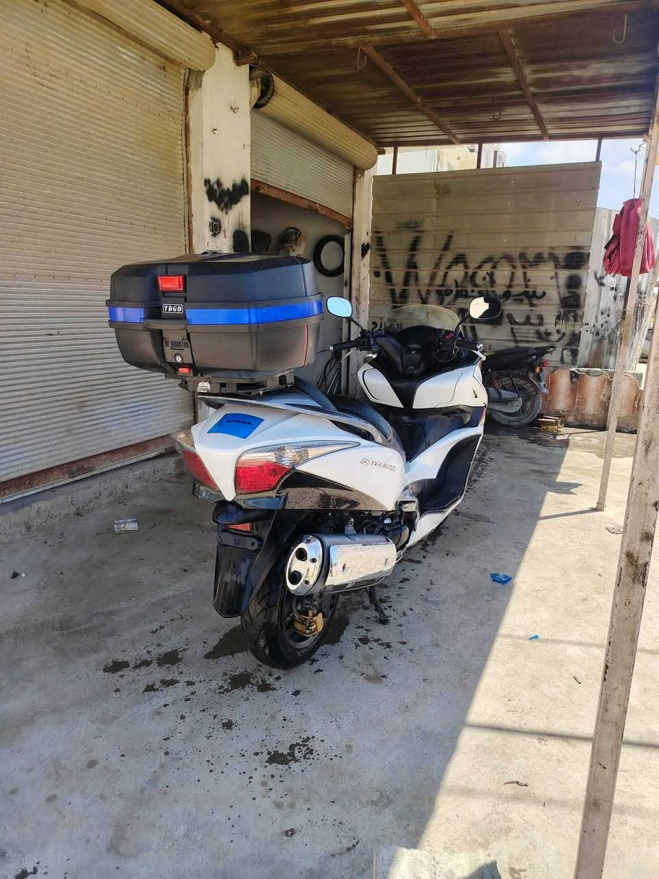 دراجة سلفر ونج جيتي مكينة 600cc  دراجة  مكفولة مكينة برغي ممغتوح بيها دراجة خير من الله نقصها فقط بجم وترايش تعبانت باقي مكفول  اي نقص مابيها كهربائيات كاملة كلها شغالة شراي يتصل على رقم ويدلل *********** مكاني ديالى بعقوبة

