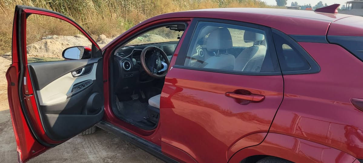 🚗 أيقونة التكنولوجيا والأناقة - هيونداي كونا EV 2023 (كهربائية بالكامل) باللون الأحمر الملكي! ❤️
⛔️​نوع المحرك: كهربائي بالكامل 100%
 (صفر انبعاثات، هدوء تام).
⛔️​البطارية والمدى: بمدى يصل إلى 550 كيلومتر في الشحنة الواحدة (حسب ظروف القيادة ومعايير الاختبار)، 
⛔️​اللون: أحمر مميز شذري (Full Red) يعطي طابعاً رياضياً وجذاباً يخطف الأنظار.
​🛡️
​أنظمة السلامة الذكية: مزودة بنظام Hyundai SmartSense الذي يشمل (التحذير من التصادم الأمامي، البقاء في المسار، ومراقبة النقاط العمياء).
ماشية ٥٦ كيلومتر  مكان السياره  في بغداد بدون اي صبغ فقط تبديل دعامية  فقط
السعر  143$ 
الاتصال ***********
