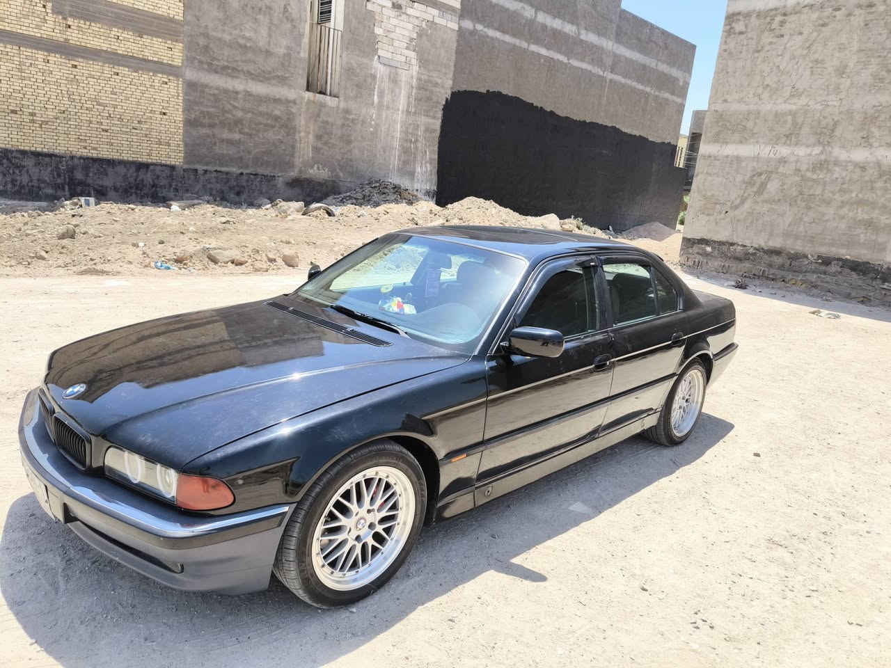 كاسحة موديل ٩٧ 730i  (٨ سلندر )
مكينة كير جدد لا تنقيص ولا تبخير شرط الفحص ما صارلهن سنة بالسيارة 
 كشنات كهرباء جدد
 بك لايتات جدد بلادي مو تحوير
 لايتات امامي لد ابيض قوي ابو الضمان وحلقات ٤ متغيرة كل الالوان والحركات على التلفون ويشتغلن اشارة تصاعدي 
ويل كب ١٨ رياضي تخم تاير جديد صارله شهرين بيها 
فتحة سلايد اوتو شغالة 
كهربائيات كاملة بدون جطلات كلشي شغال 
تبريد ثلج منظومة جديدة وفان عاصفة 
٤ جامات اوتو 
صندوق شفط 
تحكم ستيرن 
مرايات كهرباء 
نظام سبورت
سنتر لوك بصمة 
دشبول نظيف بطاين نظيفة التخشيب نظيف 
منظمومة بريك جديدة صوندات ودسكات وفلنجات مصفرة
لد انارة داخلي دشبول و ٤ بيبان متغيرة كل الالوان على التلفون
ولد على على يدات البيبان وعلى مكان الخزن بالبطاين 
حدادية  ٧٠ بالمية دبلات خلفية جديدة وقواعد دبل امامية 
جديدة 
باتري جديد ١٠٥ امبير 
السيارة عليها ادامة كاملة مكينة بلكات مجاول نوزلات هوزات ماي جدد ماي احمر جديد بيها . دهن كير جديد 
فيت بم جديد اصلي ابو الضمان وفلتر بانزين جديد 
دمام بيها السيارة و ٤ سماعات صوتهن حلوو
عندي الها لحية البينا بعدني ما شادها
السيارة جاهزة ترايك وين ما تريد ما تتعب بيها مصروف عليها هواي وعلى الفحص شرط 
  السيارة رقمها بصرة راعيها بالبصرة تحويل يمته ما تريد 
مكان السيارة بالبصرة 
السعر - ٧٥ ورقة 
رقم التلفون ***********
