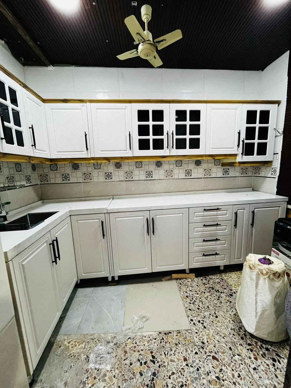 ✨ مطابخ كاونترات  تفصال حسب الطلب ✨

✅ هيكل ألمنيوم تركي قوي ومتين
✅ أبواب خشب GDF
✅ بليت سماكة 1 ملم
✅ ظهر الكاونتر بليت 0.5 ملم
✅ حشوة داخلية خشب
✅ سطح كوارتز أصلي طبيعي بجودة عالية

💰 السعر: المتر الطولي 560 ألف دينار فقط

📍 التنفيذ بدقة وضمان 10 سنوات
داخل بغداد فقط يشمل الشد والنقل 5

فقط اخذ القياسات يكلف 25 الف اجور المهندس الدفع   قبل التفصال
للحجز واتساب
‏‪***********‬‏
