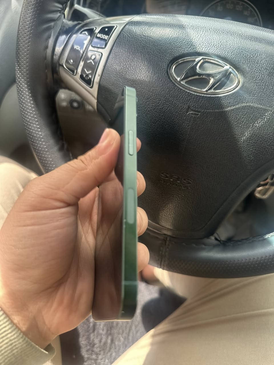 ايفون 13 عادي
ذاكره 128
بطاريه 95
تك سيم
نضافه 95‎%‎ السِعر 400 الف
***********
***********
