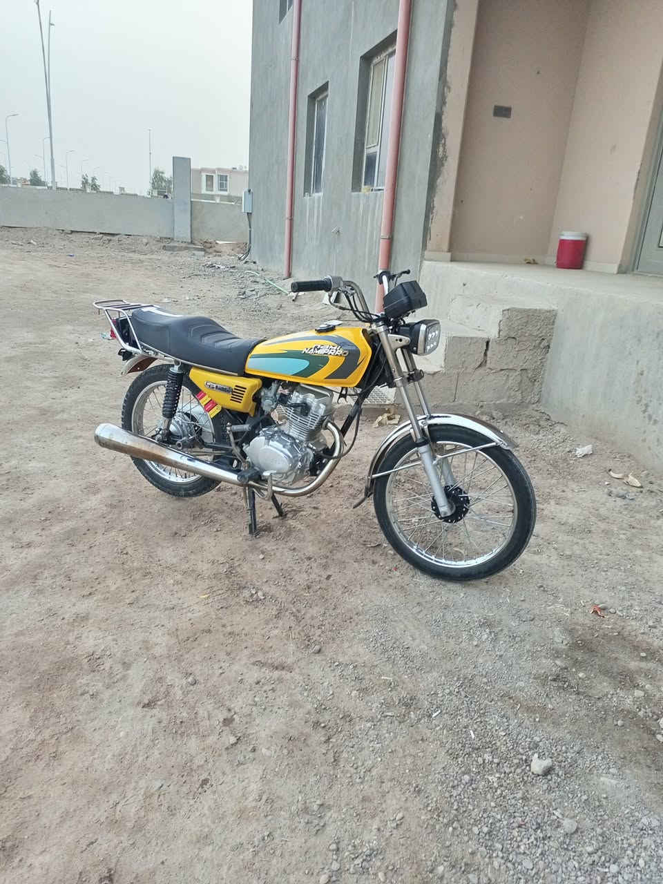 سلام عليكم شباب دراجه نامه شلامجه للبيع المكينه ما مفتوحه الدراجه ماناقصهه برغي الدراجه كلك السعر 650وبيهه مجال حك الجيه عنواني التنومه الصالحيه رقم ***********
