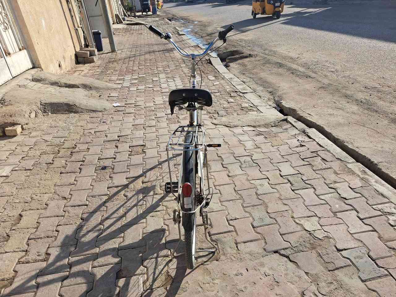 السلام عليكم شباب بيسكل بناتي حجم 27 للبيع البيسكل توايره تعبانه يعني عوزه تايرات البيسكل باله جديد ونضيف البيسكل سعره 90 اوبي مجال للشرايه صدك
متواجد خاص او رقم واتساب***********
