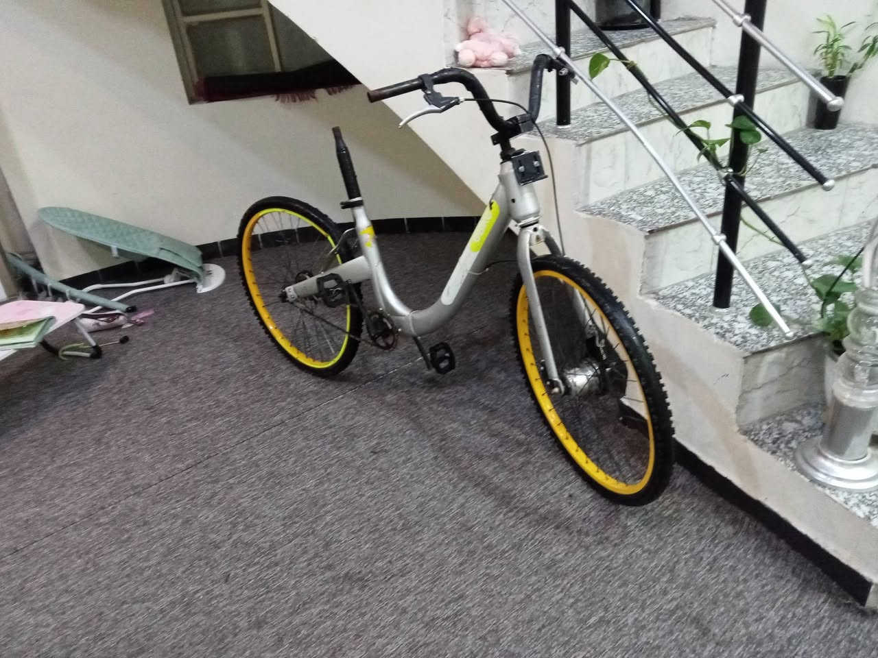 سلام و عليكم بايسكل للبيع التاير جوبلس هوه يجي من الشركه و امختم نقصه يدات و ويل و سرج قيم بل يرضيني و يرضيك المكان بغداد طالبيه قرب مسبح الصفا الستفسار ***********
