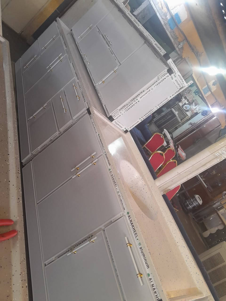 السلام عليكم
معرض التميمي للألمنيوم 
لبيع كافه الكاونترات والقياسات وجميع الألوان حسب الطلب 
              باداره ابو حسين التميمي 
الرقم بي واتساب ***********
