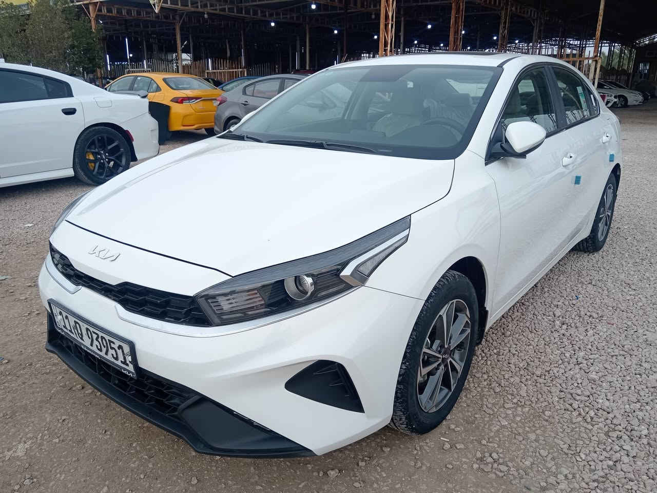 كيا سيراتو موديل ٢٠٢٤ محرك ٢٠٠٠ دوش ماشية ٢٤ الف فقط اسبير مانازل فول مواصفات بدون بصمة رقم بغداد دولي بأسمي بيها نصف قطعة صبغ بدون فتح أو عابر، 
السعر ١٨٠ ورقة نقد أو مراوس مكان السيارة السماوه الرميثه للاتصال *********** او ***********
