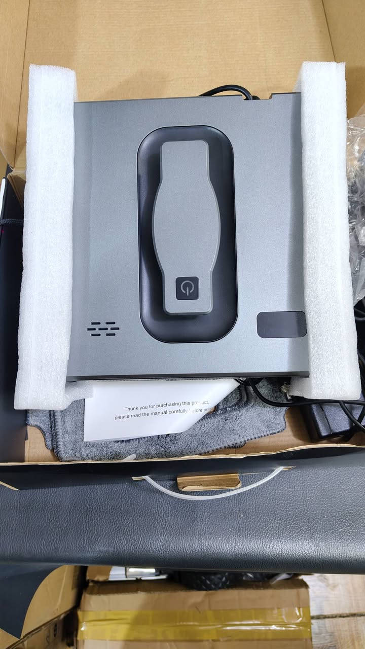 روبوت لتنظيف النوافذ، وهو جهاز منزلي ذكي مصمم لتنظيف الأسطح الزجاجية تلقائيًا، ويتميز بالتالي:
نظام رش مزدوج: مزود بتقنية رش الماء من الجانبين لضمان تنظيف فعال ومتساوٍ. 
تصميم آمن: يحتوي على تدابير حماية متعددة مثل حبال الأمان وأنظمة التثبيت بالشفط القوي لمنع السقوط أثناء العمل على المرتفعات. 
تنوع الاستخدام: يمكن استخدامه على أنواع مختلفة من الزجاج، بما في ذلك نوافذ المنازل، مرايا الحمام، وأبواب الخزائن الزجاجية. 
مزاد يم اعلى سعر ابيع حبايب


**إذا كنت صاحب هذا الإعلان وتريد حذفه لأي سبب، رجاءا أرسل رسالة إلى الدعم الفني**