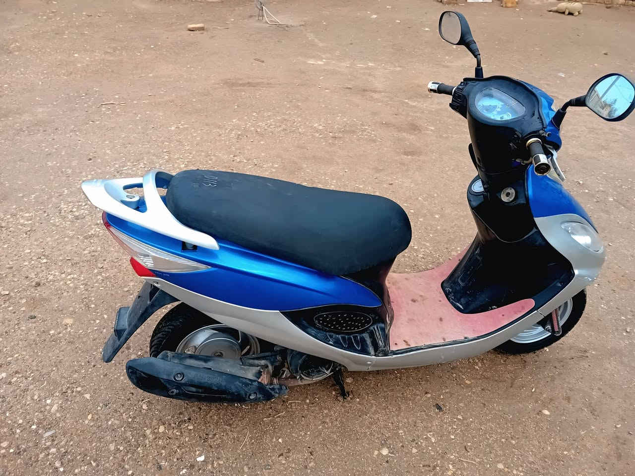 السلام عليكم
دراجه كامكو موديل 2013 مكفوله محرك 150 مال جناي تخبل 
شراي هذا رقمي وبخدمتكم ***********
