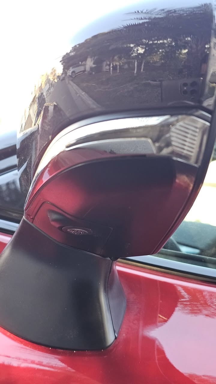 السلام عليكم
كامري للبيع فقط اعلى فئة فول للاخير ٢٠٢٤ اخر نسخة بانزين ماشية ٨ الاف سيارة جديدة جدا جدا قطعتين صبغ فئتها xse بلس مواصفاتها 
شاشة كبيرة بانوراما ويل ١٩ شاحن لاسلكي اضائة محيطية قطعتين تبريد ٤ كامرات حساسات أمامية وخلفية مع اوتو ستوب كل جهات  رادارات ٣٦٠ داتا شو تدفئة ستيرن تدفئة وتبريد بالكشنات كشنات كهرباء لايتات أمامية وخلفية لد بصمة تشغيل عن بعد شفتات ستيرن اوتو لايت ومواصفات هواي كلش 
 السعر بدون لوحات رقم فحص دخول جديد بسعر ٢٢٥ ورقة 
للإستفسار 
***********
