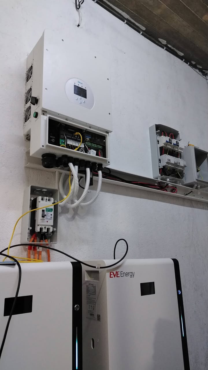 مستمرين بتنصيب منظومات الجودة العالية
منظومة 30 امبير ليلي نهاري 
انفيرتر 12كيلو ديا
بطارية eve 16k العملاقة
مع كافة الملحقات
للعم مخلص من اهالي بروانة
كفائة وضمان حقيقي
لطلب والاستفسار التواصل مع الصفحة
او على الرقم
***********
