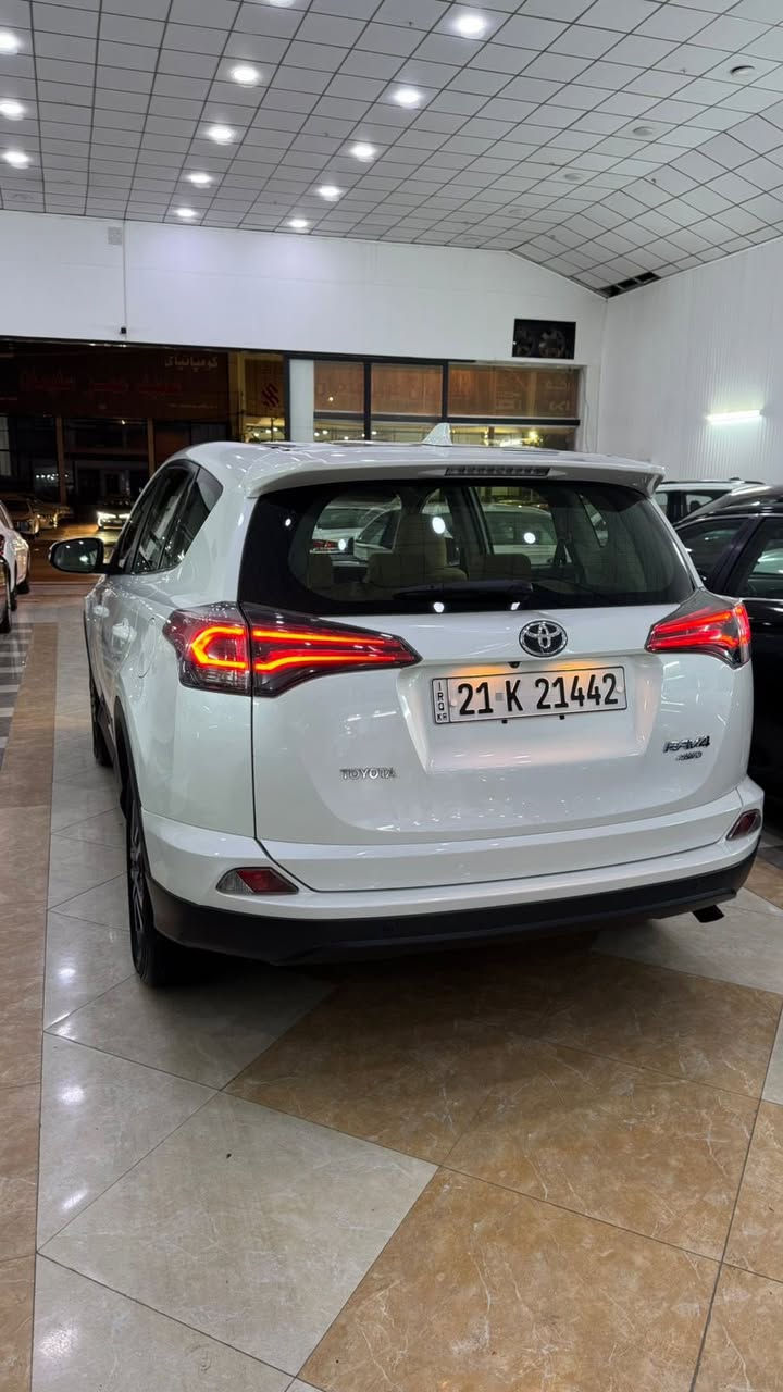 للبيع تويوتا راف فور خليجي موديل2018 مكفولة الشركة ساز مواصفات AWD فورويل ويل كب السيارة 
ماشية 40 كيلومتر حقيقة السيارة 100/100جديدة 
مكفولة ده عامي لو ده عامي بشرط كفالة عامة 
كير محرك بشرط تاخم صدر و تايرات جديدة  
مكان السيارة أربيل شارع 100 داخل معارض
ء*********** كورك
واتساب موجودة خابر حبيبي
