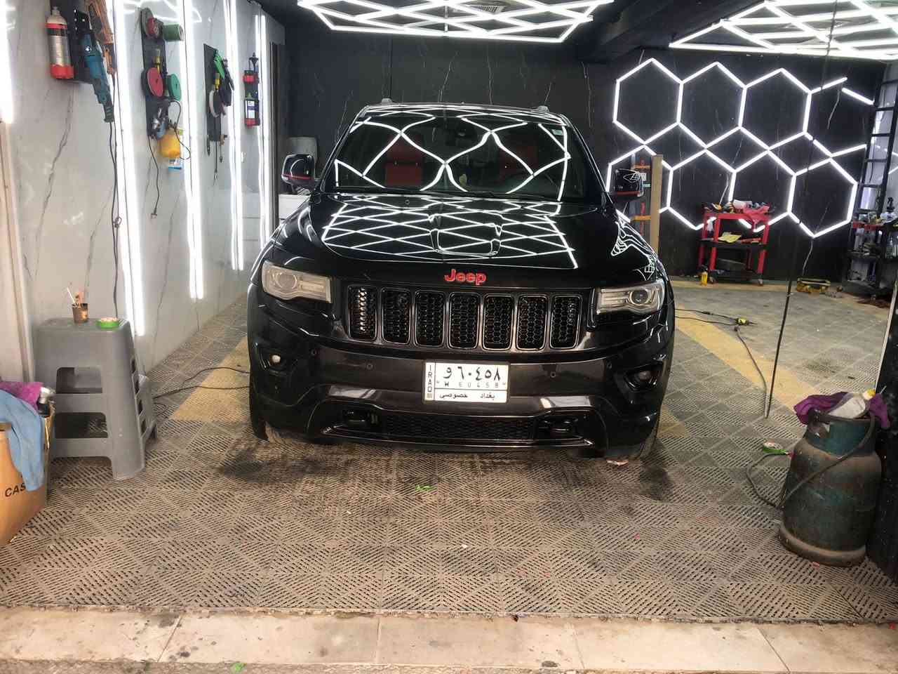 السلام عليكم
سيارة كراند شيروكي اوفر لاند لون اسود موديل ٢٠١٤ خليجية مكفولة من الصبغ والضربة نظيفة مواصفات حساسات امامية وخلفية بلادية
تدفئة وتبريد بالستيرن
مرايا من جانبية كهربائية مع تدفئة بالمرايا
صندوق خلفي كهربائي 
كاميرة خلفية بلادية
شاشة كبيرة بلادية
مقاعد جلد بلادية نظيفة ومغلفة جلد تفصال
تدفئة وتبريد بالمقاعد
تحكم ستيرن 
جكات 
بانورامات 
٦ سلندر ٣٦٠٠ 
كير ومحرك مكفولات
السعر ٢٤٠٠٠ دولار 
للاتصال على الرقم دكتور علي :***********
