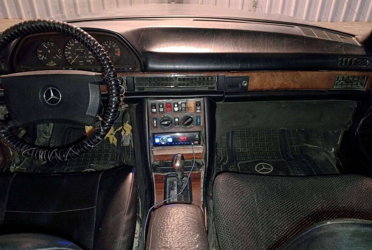 ((ب 30 ورقة قفل قفل قفل ))
مستعجل جوة السوك بهواي 
مارسدس رئاسي موديل 91 
محور كير ومكينه 3000 راس الثور
غرفة جلد حلوة 
كير ومكينه كفالة 
كهربائيات كلها شغالة 
تخم تاير جديد 
صدر 80 بلمية 
قواعد دبلات بلادية 
رقم انكليزي تحويل مباشر
العنوان : بغداد الشعب 
الرقم : ***********
