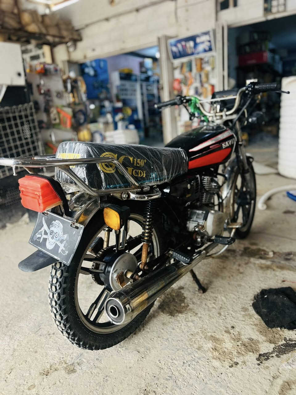 السلام عليكم دراجه سيفان 5كير دراجه نضيفه اوراق كامله كامله دراجه الله شاهد  محرك ممفتوح دراجه نضيفه سعر 400وبيه مجال وبيك خير وتدلل  رقم ***********العنوان بابل الحمزه الغربي
