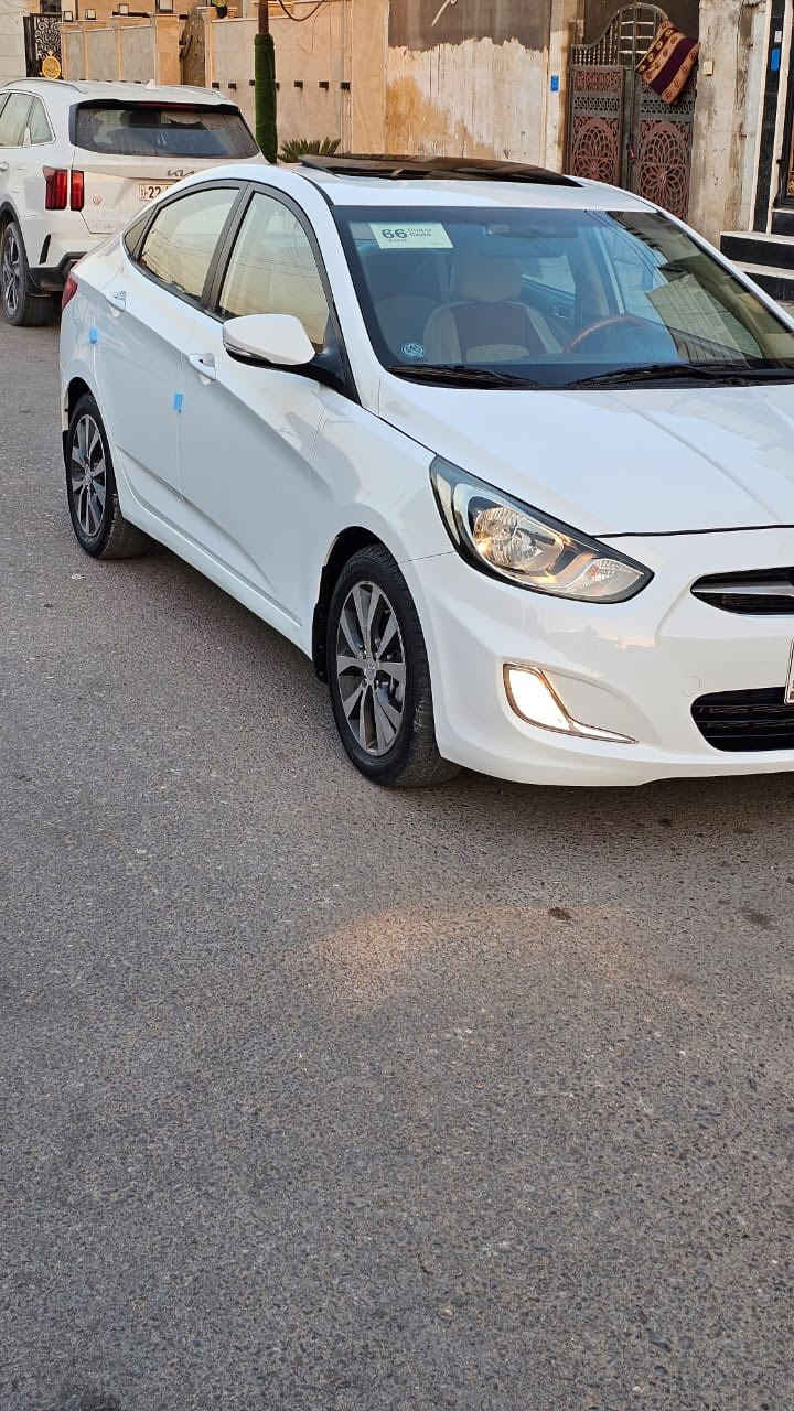 السلام عليكم 
هونداي اكسنت خليجي 
موديل 2015 تحويل ثاني يوم
محرك 1600ما مفتوح 
كفاله ضربه وصبغ وتبديل 
ماشيه 97 KM  
فول موصفات 
عنوان بصره 
السعر 116 وبيها مجال لشراي 
رقم الهاتف ***********
