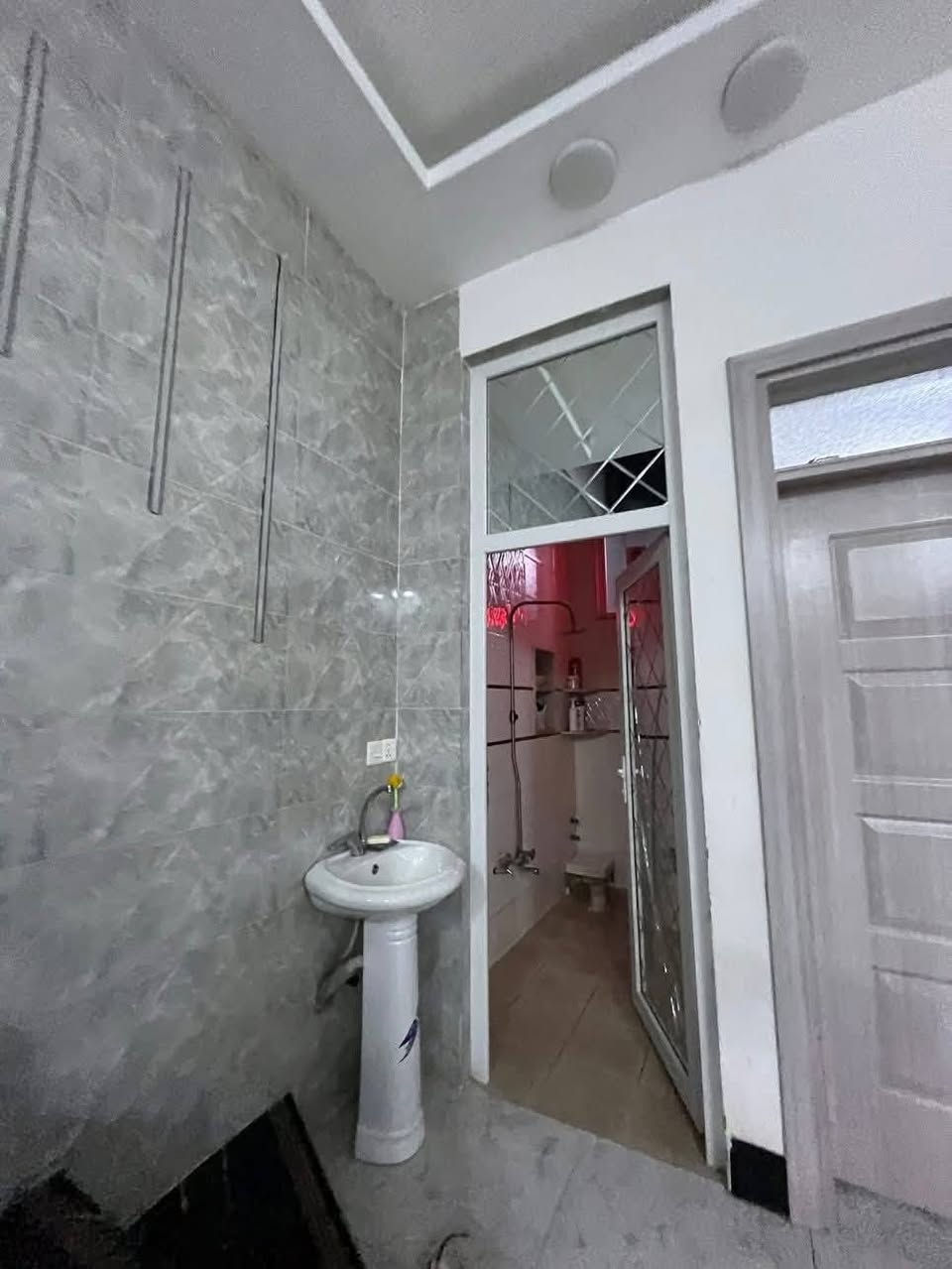 🔴 دار للبيع 🏘🔑🔑FOR SALE 

🔴الموقع👀حي البكر قرب مدرسة الارقم

🔴 ملك صرف طابو الزهور

🔴مساحة الدار ( 104) متر

🔴الواجهة (5.5)

🔴 طابقين بناء حديث 2023

🔴الطابق الأول يتكون من غرفة نوم وهول واستقبال ومطبخ وصحيات ومناور وكراج سيارة. 

 🔴 الطابق الثاني يتكون من 3 غرف نوم  وصحيات وبلكون وبيتونة

🔴 يحتوي الدار ع نظام سبالات وكاميرات وستلايت وغسالات.. 

🔴للأستفسار عن عروضنا العقارية المتميزة وأسعارها ⤵️مراجعة

          🎖تاج الملوك للعقار🎖
     

🔴العراق↔️الموصل↔️ حي الاخاء سايدين كنيسة تايتنك مقابل البسة الأصدقاء أو ألتواصل معنآ ⤵️على الارقام
☎️(***********) ابو حسن
☎️(***********) ابو حسن
☎️(***********) ابو عماد 
☎️(***********) ابو عماد
