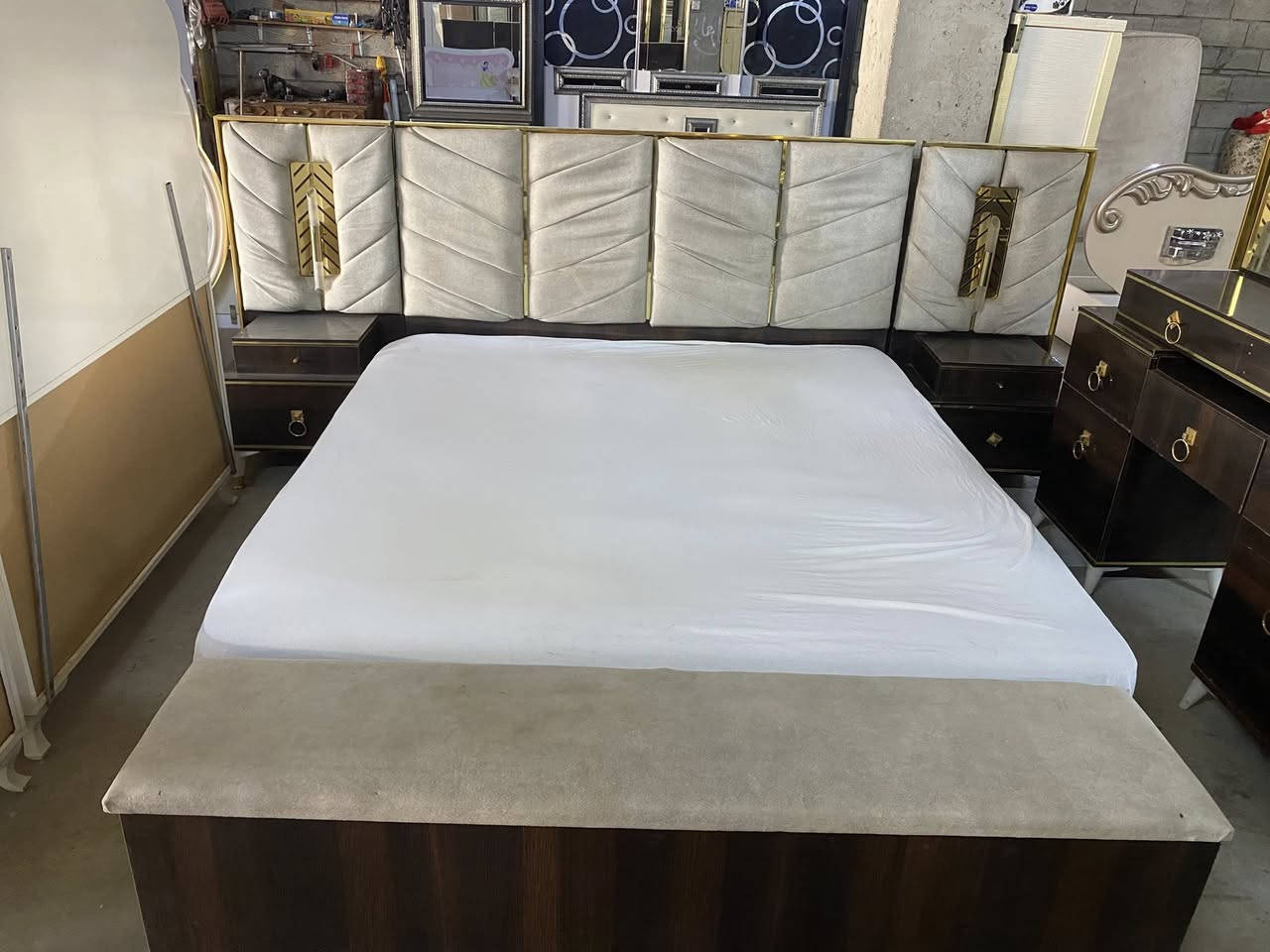 9 قطع. تصميم بيبان نضافه. كلش نضيفه  السعر 500 وبي مجال  الاستفسار اتصال ع رقم ‭0788 894 9966‬
