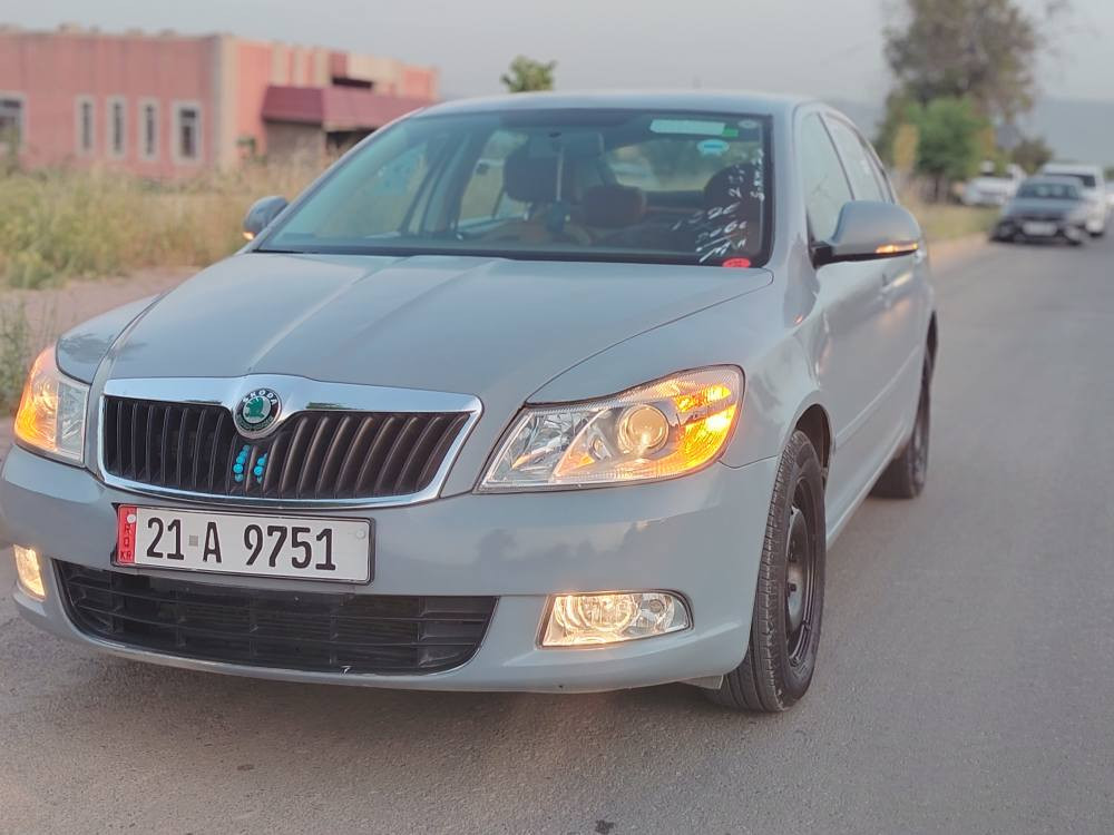 سكودا 2011
***********
***********
سكودا  مه كينه 20گير عادي 
ته بريد 
سه نه وي تازه 
فحس و به رادي تازه 
هه موو گياني به شه رتي فحس و تراي و فيته ر
گير عادي 
دويني بوياخي ته واو بووه 
بوليش و سمارته ي ماوه 
چوار تايه ي لوك 
٥٩معامه له السليمانية, العراق
