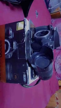 السلام وعليكم عندي كامره بيع  نيكون 3300 نظيفه كلش حلوه بيه 2 بطاريه و...