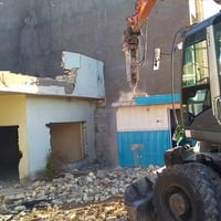 هدم الدور والبنايات المرتفعه وحفر الجفره وقطع البيوت المشتركه باحدث ال...