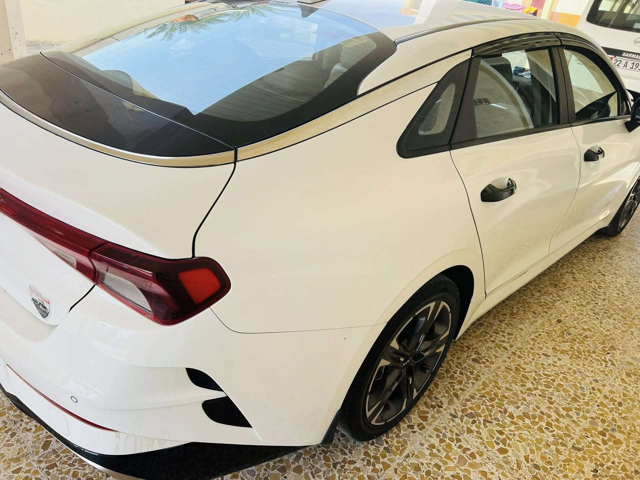 كي فايف k5 خليجي موديل 2022 رقم بغداد محرك 2000 دوش المرغوب السياره باسمي شخصيا 
تشغيل عن بعد 
لد امامي 
كشن السائق كهربائي 
شاشه كامره 
حساسات امامي خلفي 
دوشمة جلد الفت 
تحكمات ستيرن 
مثبت سرعه 
مانع انزلاق 
المري شفط
بصمه 
السقف حديد 
مكان السياره الانبار حصيبه الشرقيه 
بيهه طخه بالجنطة مثل ماماشر بالصوره 
عداد السرعه 160 
السعر 192 وبيهه مجال 
هاتف ***********
السياره مال جناي ع إيدي نقص برغي مابيهه 
اقره المنشور وتصل كلشي موضحلك بالمنشور
