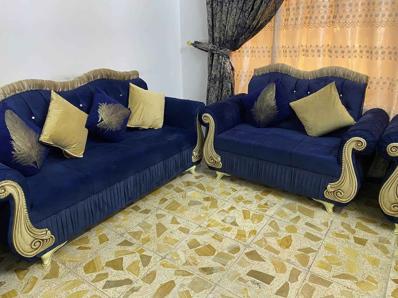 السلام عليكم تخم صارله شهر ونص 10 مقاعد امانه سويته بـ 550 للبيع 500 وبي مجال عندي عملية ومحتاج ***********
بغداد الصالحية
