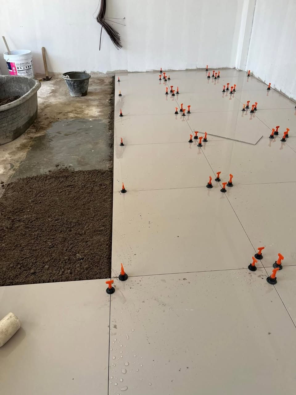 السلام عليكم موجود خلفه متفرغ 
العمل يكون سعر المتر الواحد 5000 الالف  شرط العمل يكون ليزر وتحت اشرف مهندس للاستفسار اكثر الاتصال

 على الرقم***********
