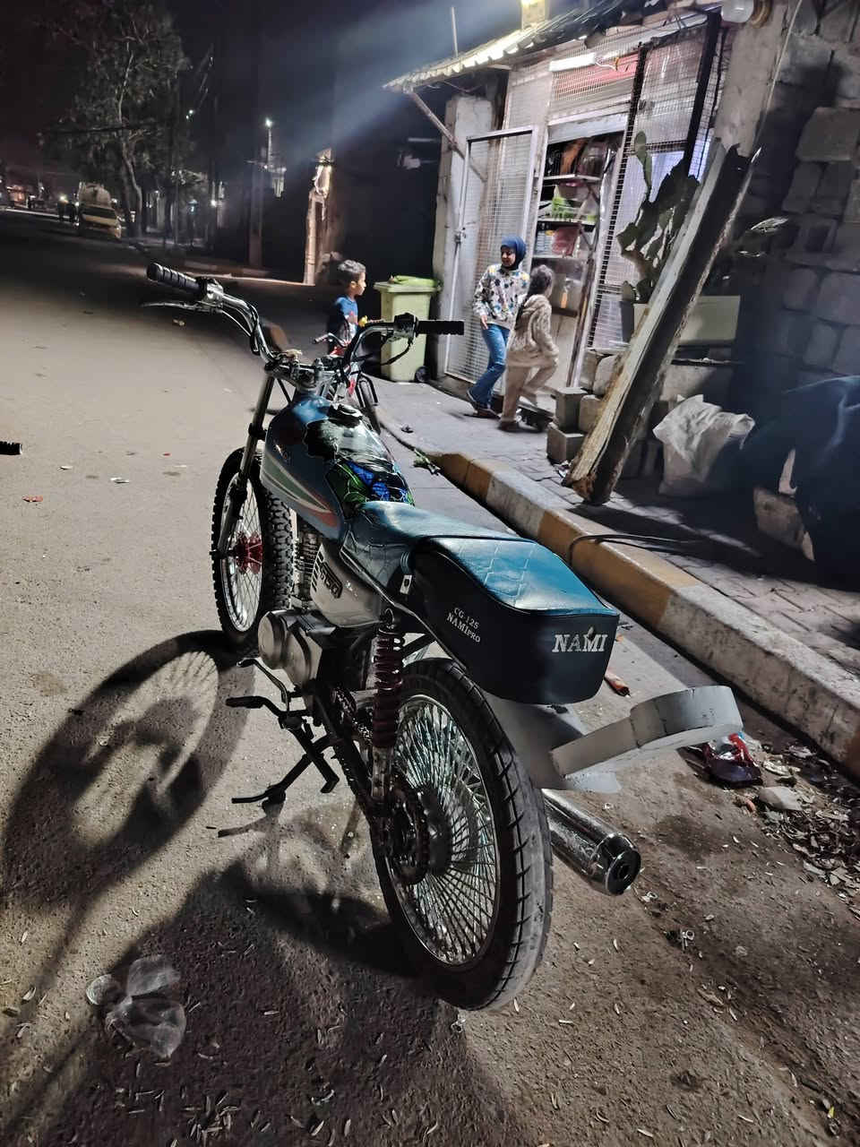 سلام عليكم دراجه للبيع مكينه ٢٣المكان بغداد الحسينيه بشارع ابو مهند السعر٣٧٥ وبيه مجال ***********
