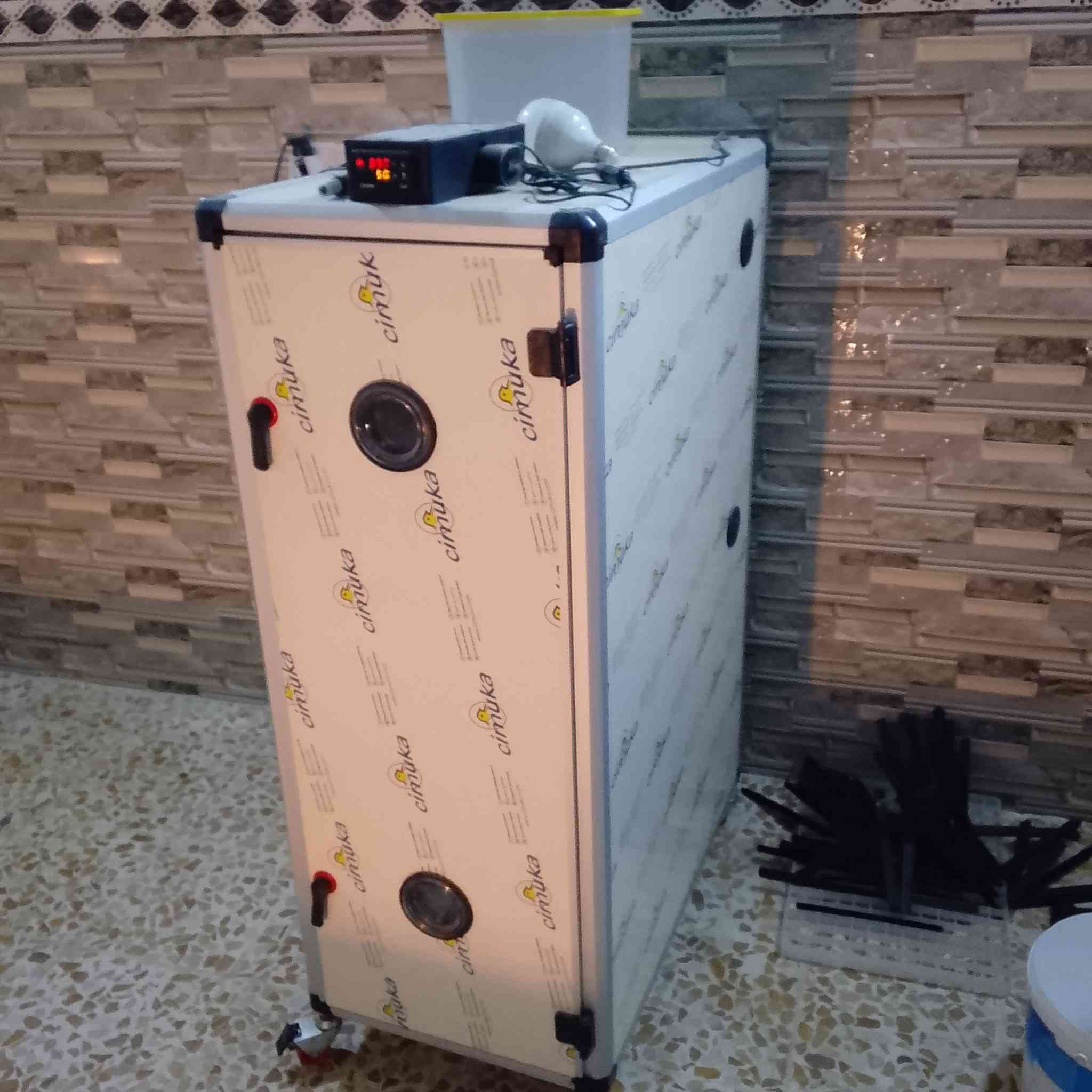 فقاسه للبيع العدد 500 بيضه جديد مستعمل شيء بسيط ***********
